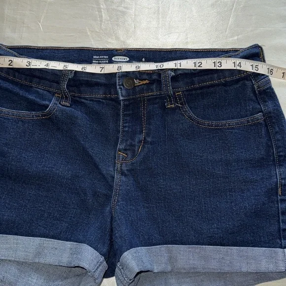 Old Navy Mid Rise Cuffed Dark Denim Shorts 3” Inseam Semi Fitted Stretch Size 6 - Picture 3 of 9